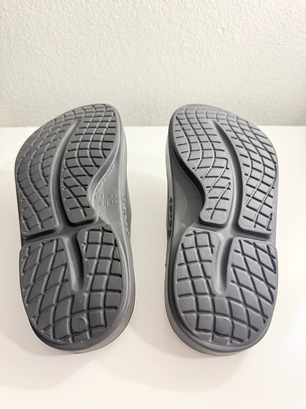 OOFOS Ooahh Sandals Men size 7 Black Slide Sandals Recovery Footbed - Picture 5 of 6